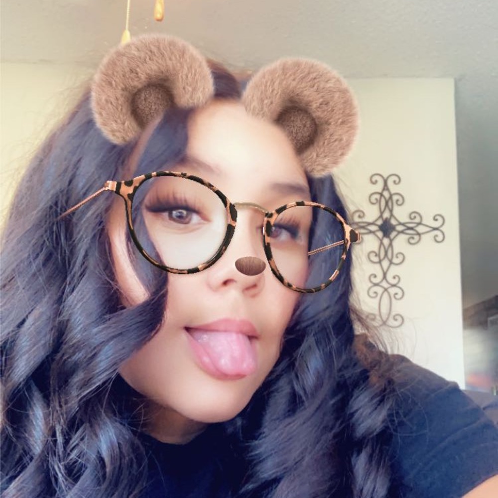 Meet your Posher, Chloe